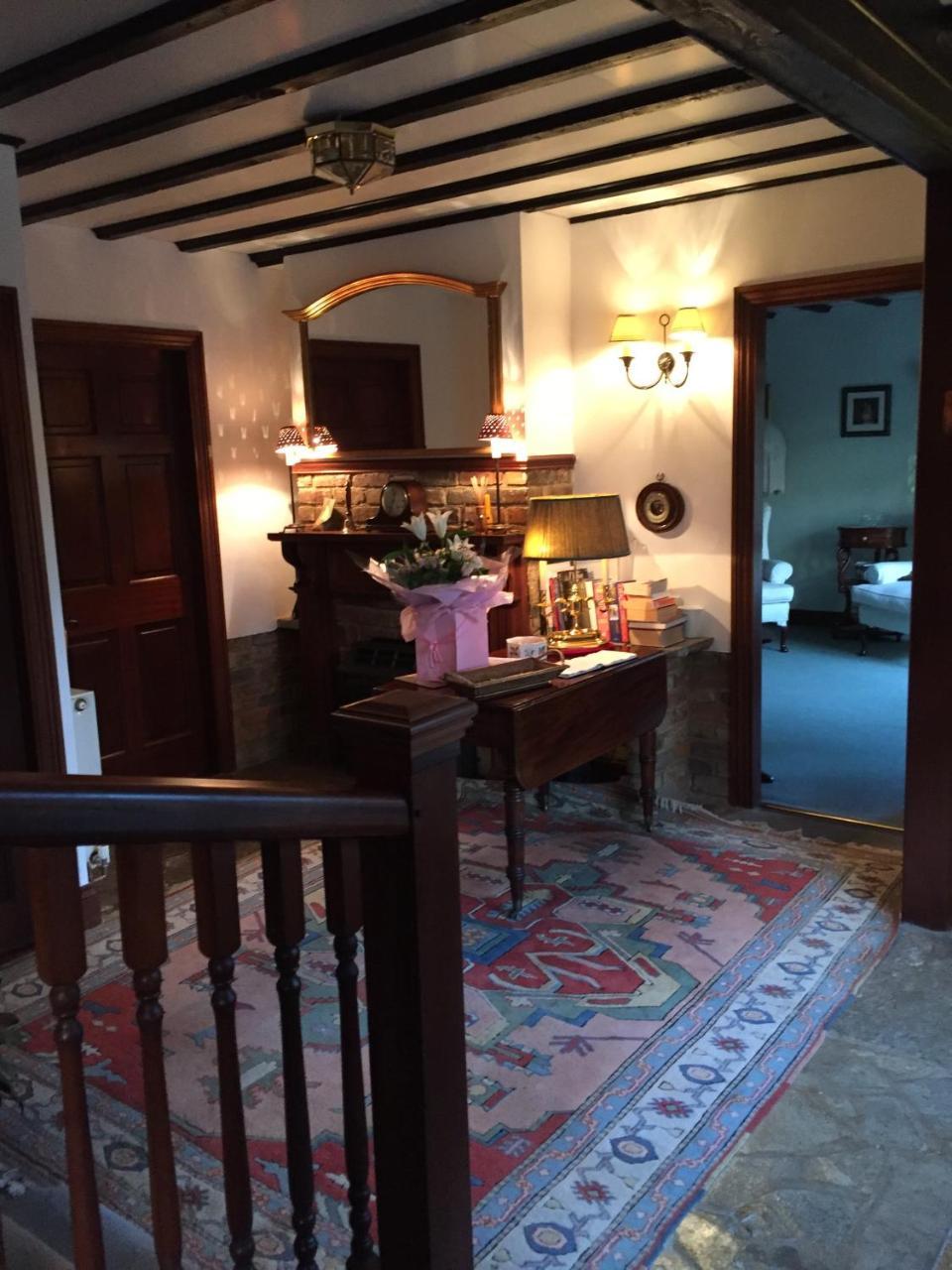 Tudor Place Bed & Breakfast Winnersh Exterior foto
